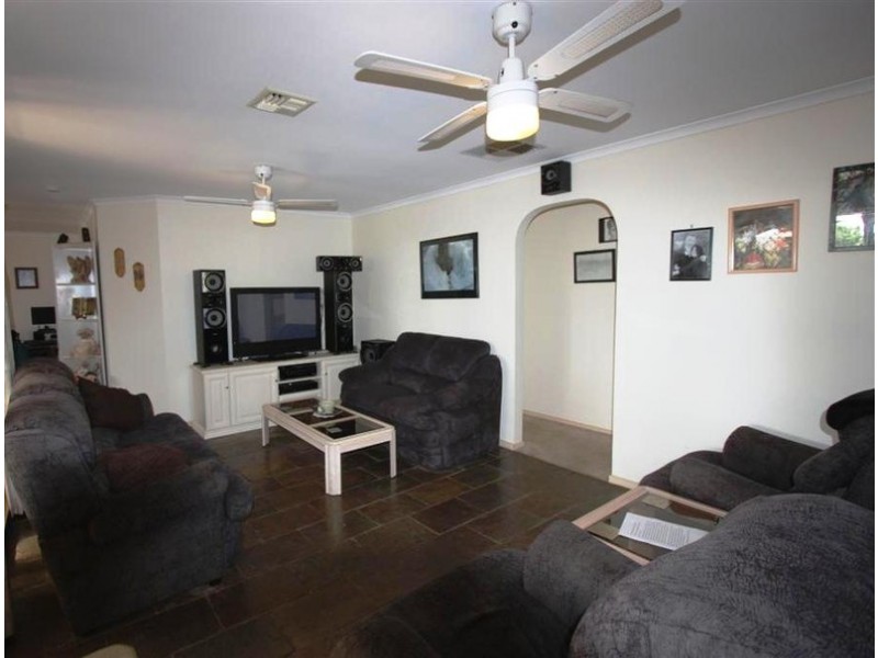 10 Paignton Close, Moana SA 5169