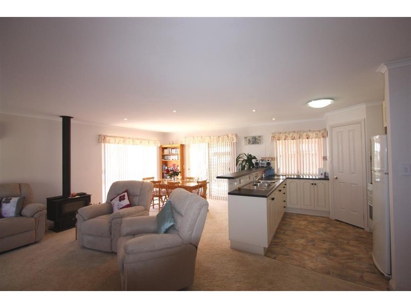 12 Paignton Close, Moana SA 5169