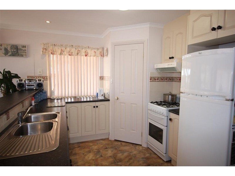 12 Paignton Close, Moana SA 5169