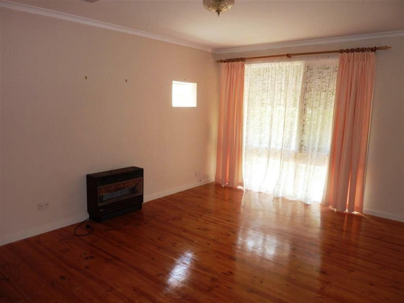 15 Poznan Crescent, Hackham West SA 5163