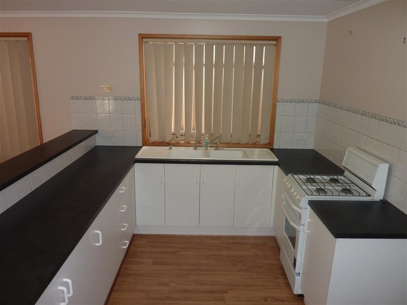 13 Preston Court, Moana SA 5169