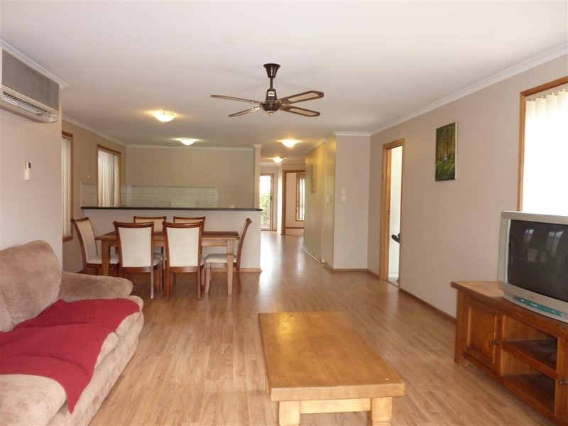 13 Preston Court, Moana SA 5169