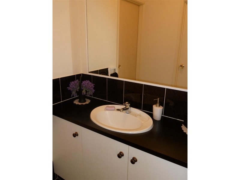 4 Hardy Avenue, Mclaren Vale SA 5171