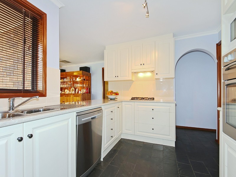 9 Oakhill Crescent, Morphett Vale SA 5162