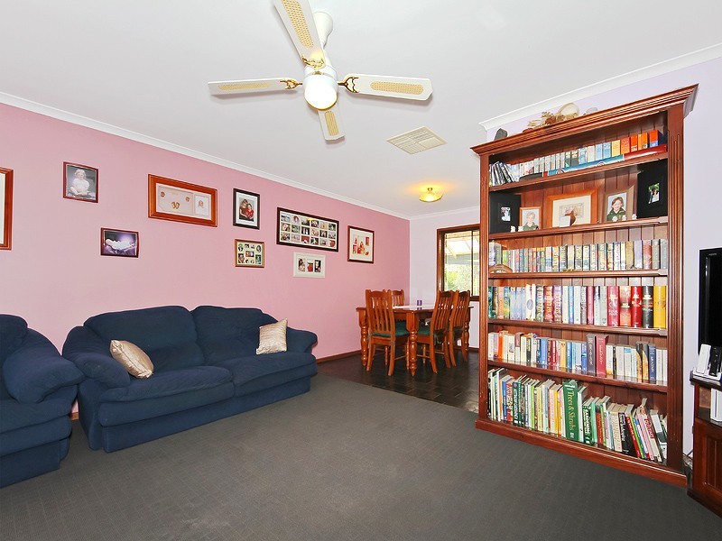 9 Oakhill Crescent, Morphett Vale SA 5162