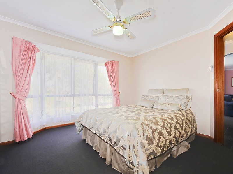 9 Oakhill Crescent, Morphett Vale SA 5162