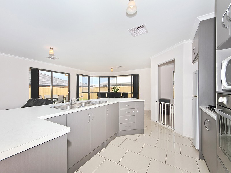 18 Pinkgum Avenue, Aldinga Beach SA 5173