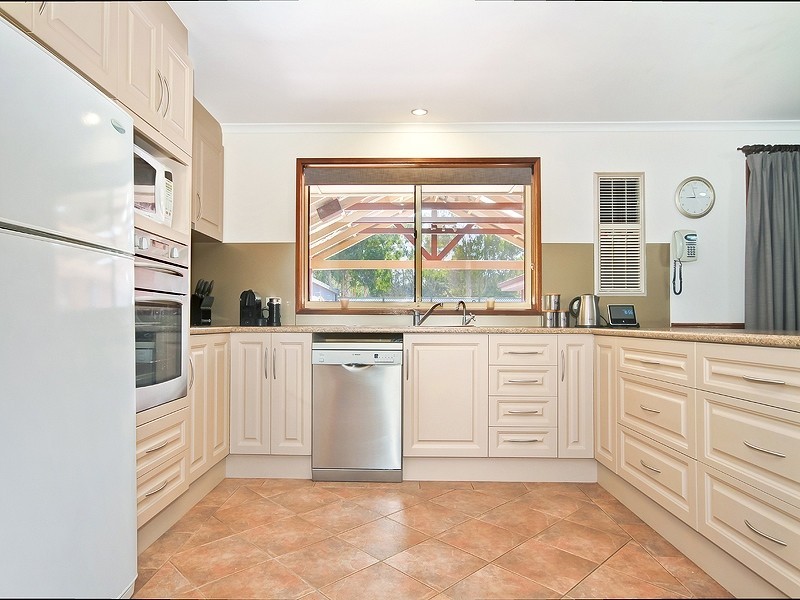 2 Jacobs Drive, Willunga SA 5172