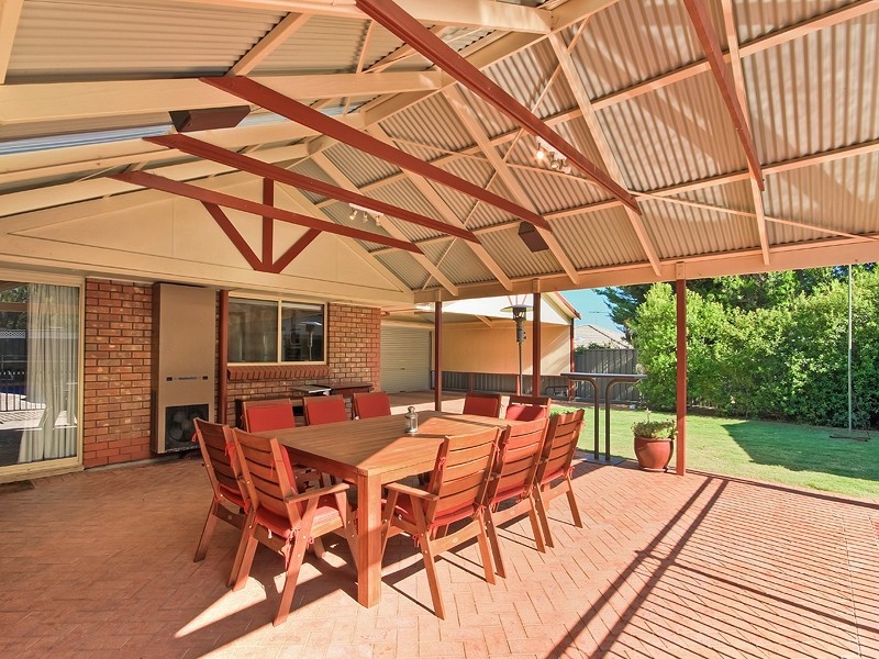 2 Jacobs Drive, Willunga SA 5172