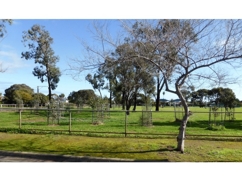 4 Spruce Avenue, Seaford SA 5169