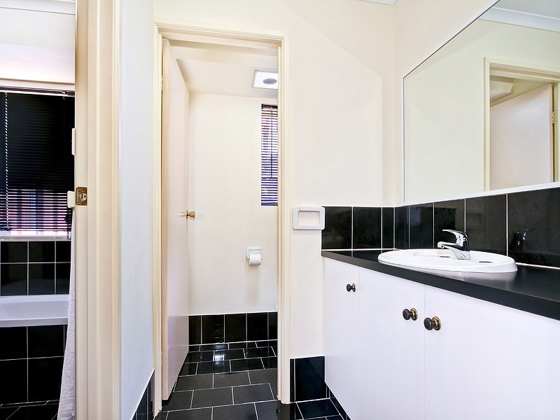 4 Hardy Avenue, Mclaren Vale SA 5171