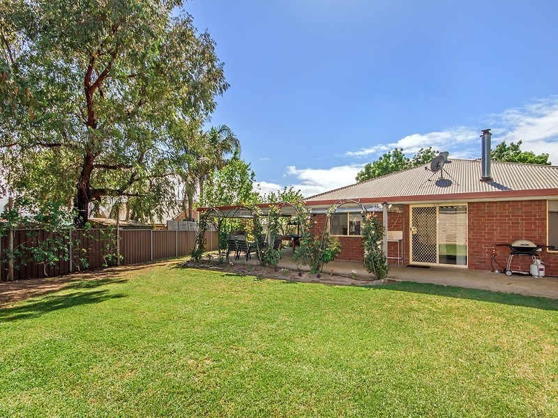 4 Hardy Avenue, Mclaren Vale SA 5171