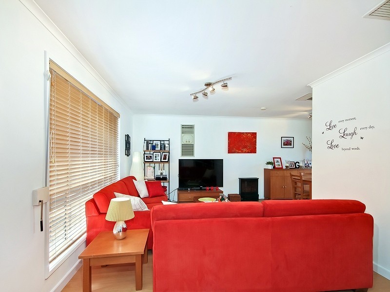 2 Fishcombe Court, Moana SA 5169