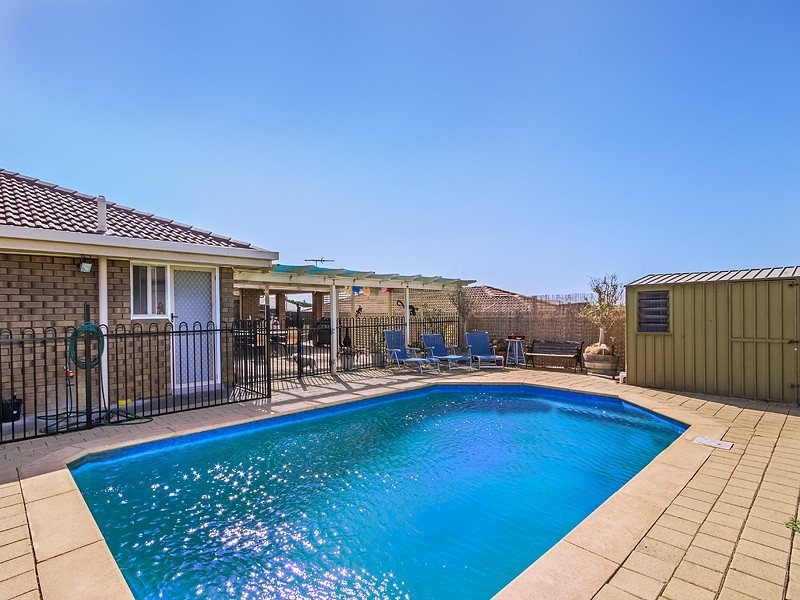 2 Fishcombe Court, Moana SA 5169