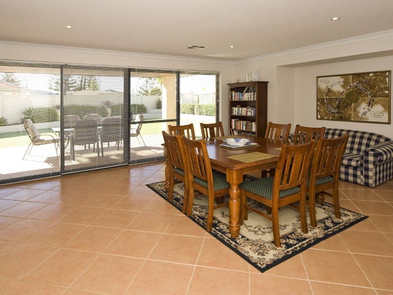 51 MOSEDALE LOOP, Waikiki WA 6169