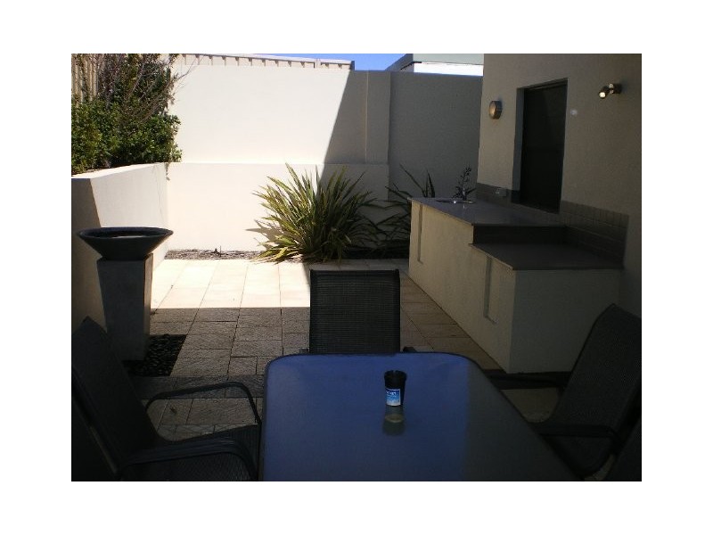 3/167 Rockingham Beach Rd, Rockingham WA 6168