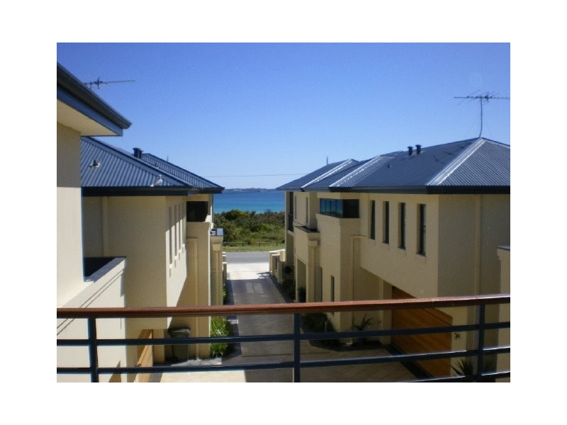 3/167 Rockingham Beach Rd, Rockingham WA 6168