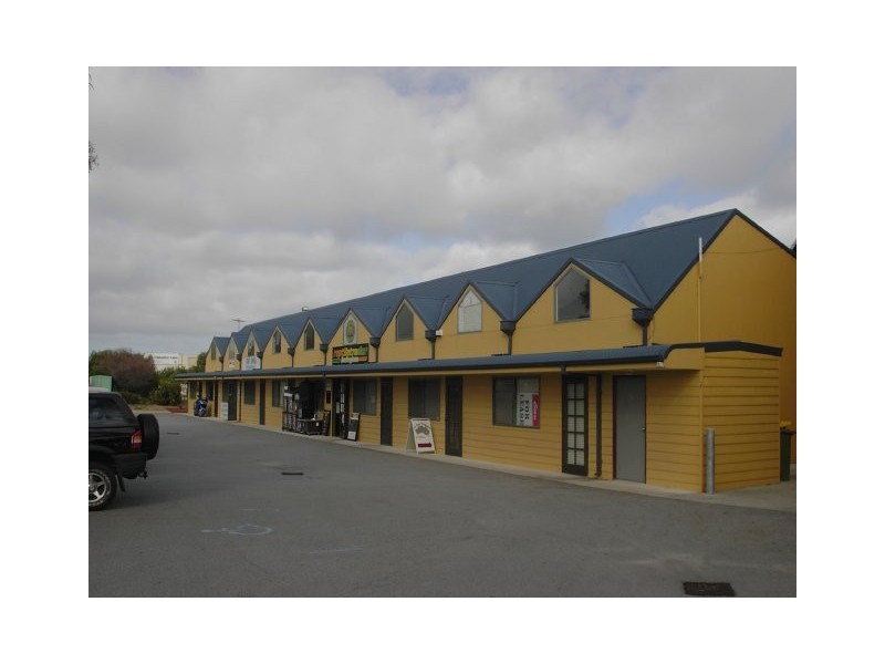 4/8 Day Rd, Rockingham WA 6168