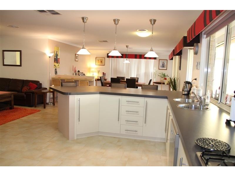 7 Waterhead Road, Waikiki WA 6169