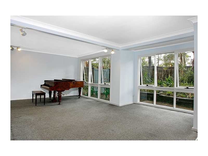 19 Kitchener Street, St Ives NSW 2075