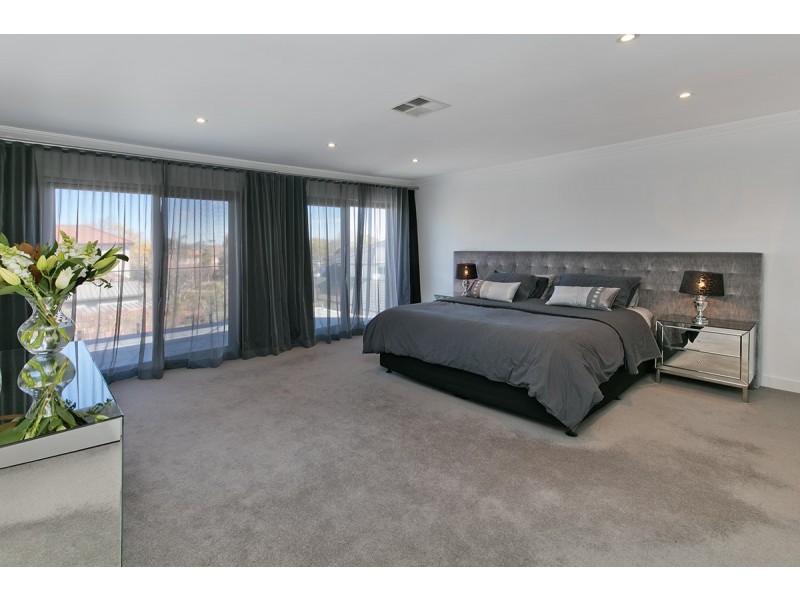 12 Aden Street, Seaforth NSW 2092