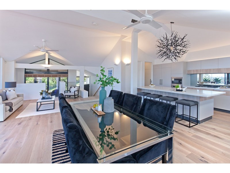 2 Panorama Parade, Seaforth NSW 2092