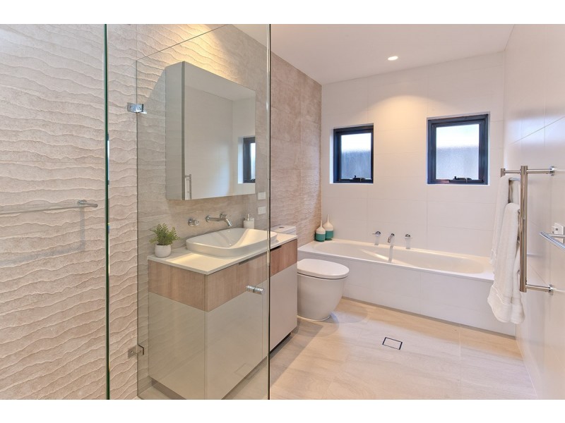 2 Panorama Parade, Seaforth NSW 2092