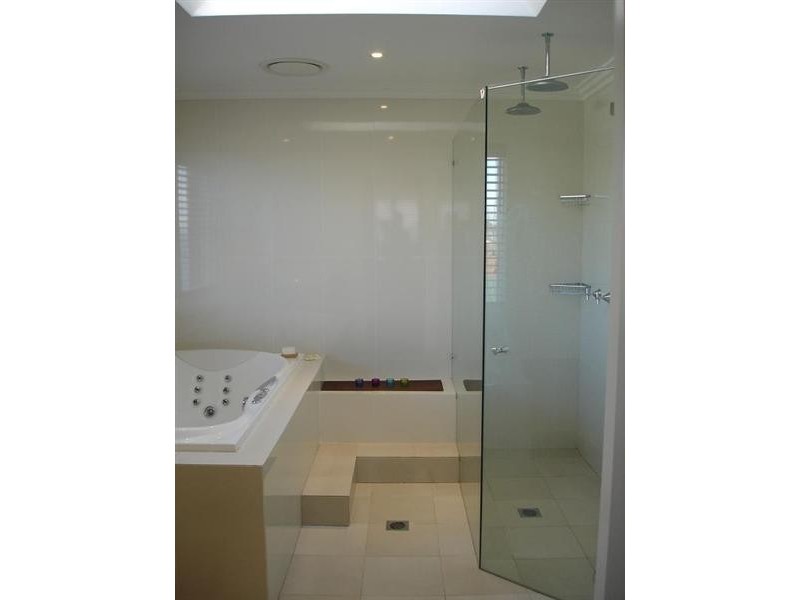 12 Seaview Avenue, Freshwater NSW 2096
