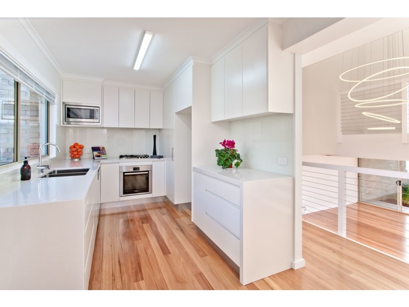 2/2-4 Beach Street, Curl Curl NSW 2096