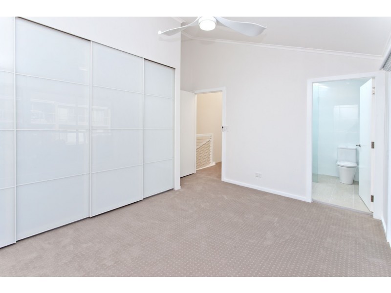 2/2-4 Beach Street, Curl Curl NSW 2096