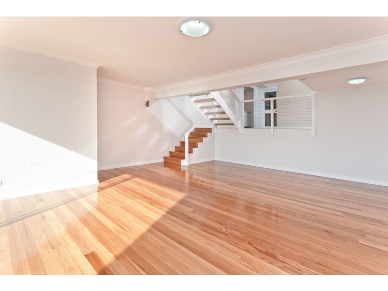 2/2-4 Beach Street, Curl Curl NSW 2096