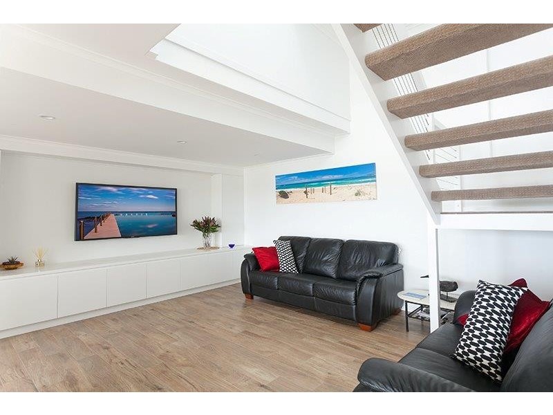 11/2-4 Beach Street, Curl Curl NSW 2096