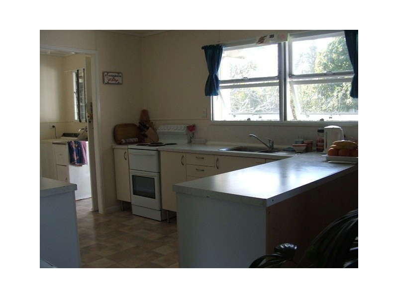 17 Hillcrest Ave, Nambour QLD 4560