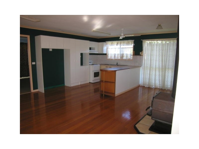 8 Vincent Drive, Nambour QLD 4560