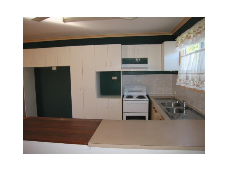 8 Vincent Drive, Nambour QLD 4560