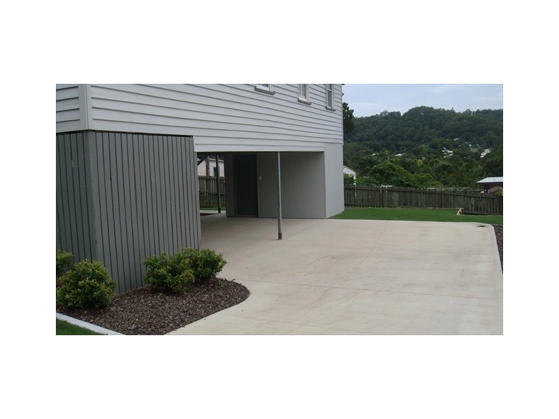 2  Oxleigh Cres, Nambour QLD 4560