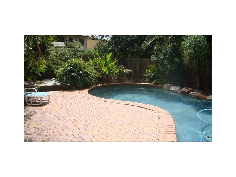 5 Chiltern Court, Nambour QLD 4560