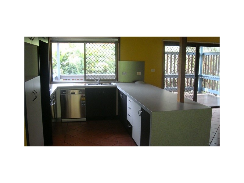 5 Chiltern Court, Nambour QLD 4560