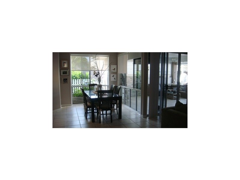 2 Solomon Court, Kawana Island QLD 4575