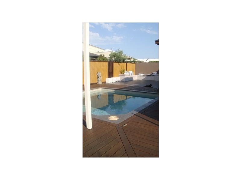 2 Solomon Court, Kawana Island QLD 4575