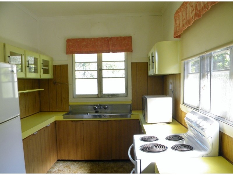 8  Doolan Street, Nambour QLD 4560