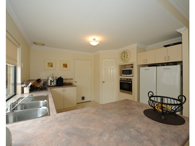 7 Fontenay Court, Port Kennedy WA 6172