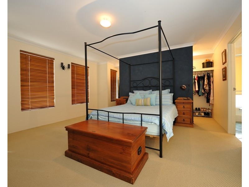 7 Fontenay Court, Port Kennedy WA 6172