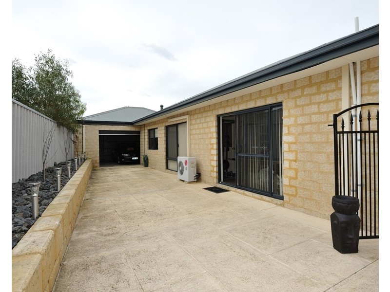 7 Fontenay Court, Port Kennedy WA 6172