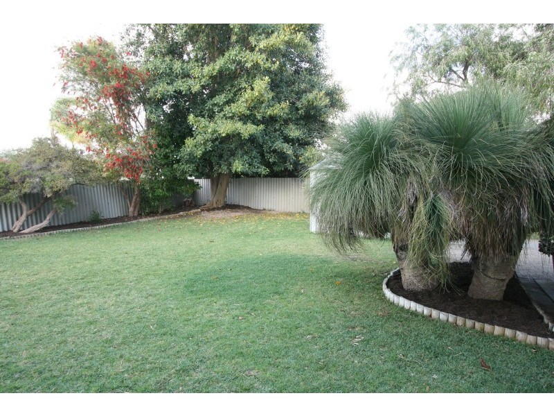 12 Yarle Court, Cooloongup WA 6168