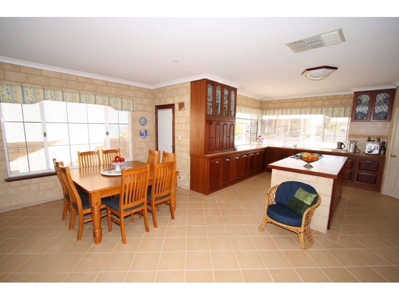 6 Ernest Street, Safety Bay WA 6169