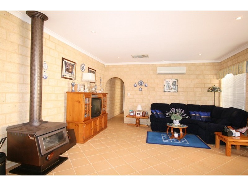 6 Ernest Street, Safety Bay WA 6169