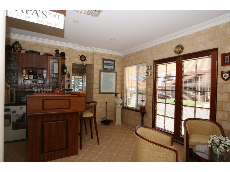 6 Ernest Street, Safety Bay WA 6169