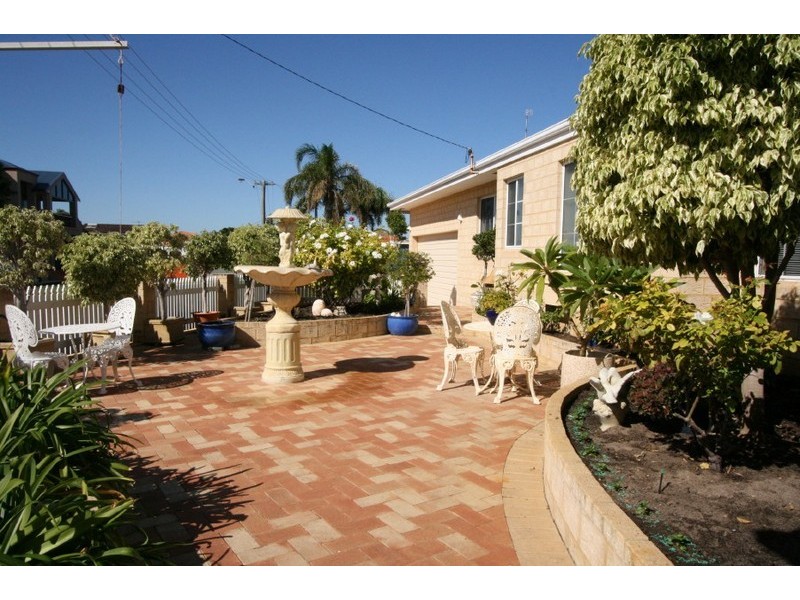 6 Ernest Street, Safety Bay WA 6169