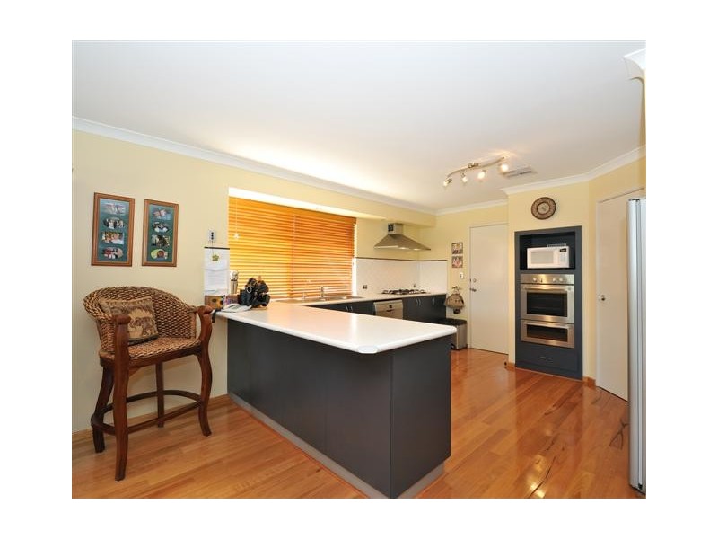 16 Tangier Parkway, Port Kennedy WA 6172